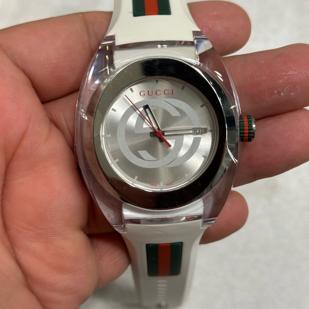 Gucci Sync XXL White Rubber Unisex Watch YA137102 - Picture 3 of 7